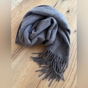 ERIC BOMPARD 100% CASHMERE CLASSIC SCARF IN TAUPE.